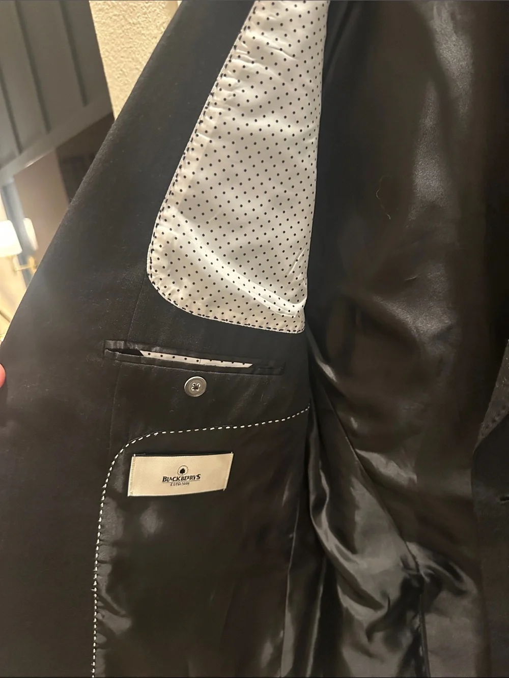 BlackBerry Men's Black Single-Breasted Suit Jacket - Classic Formal Blazer.